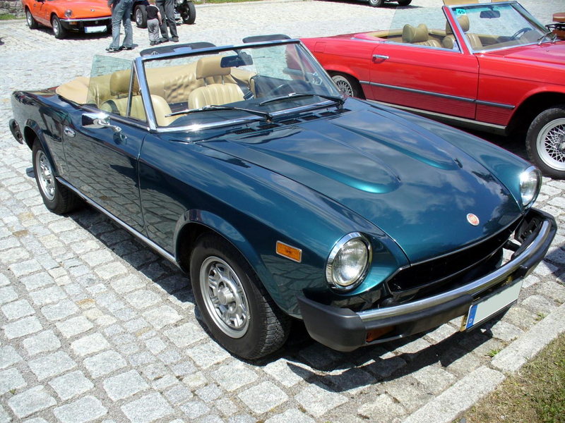 Illustration for article titled Which Would You Rather: Sub $10K 'Vintage' Roadster